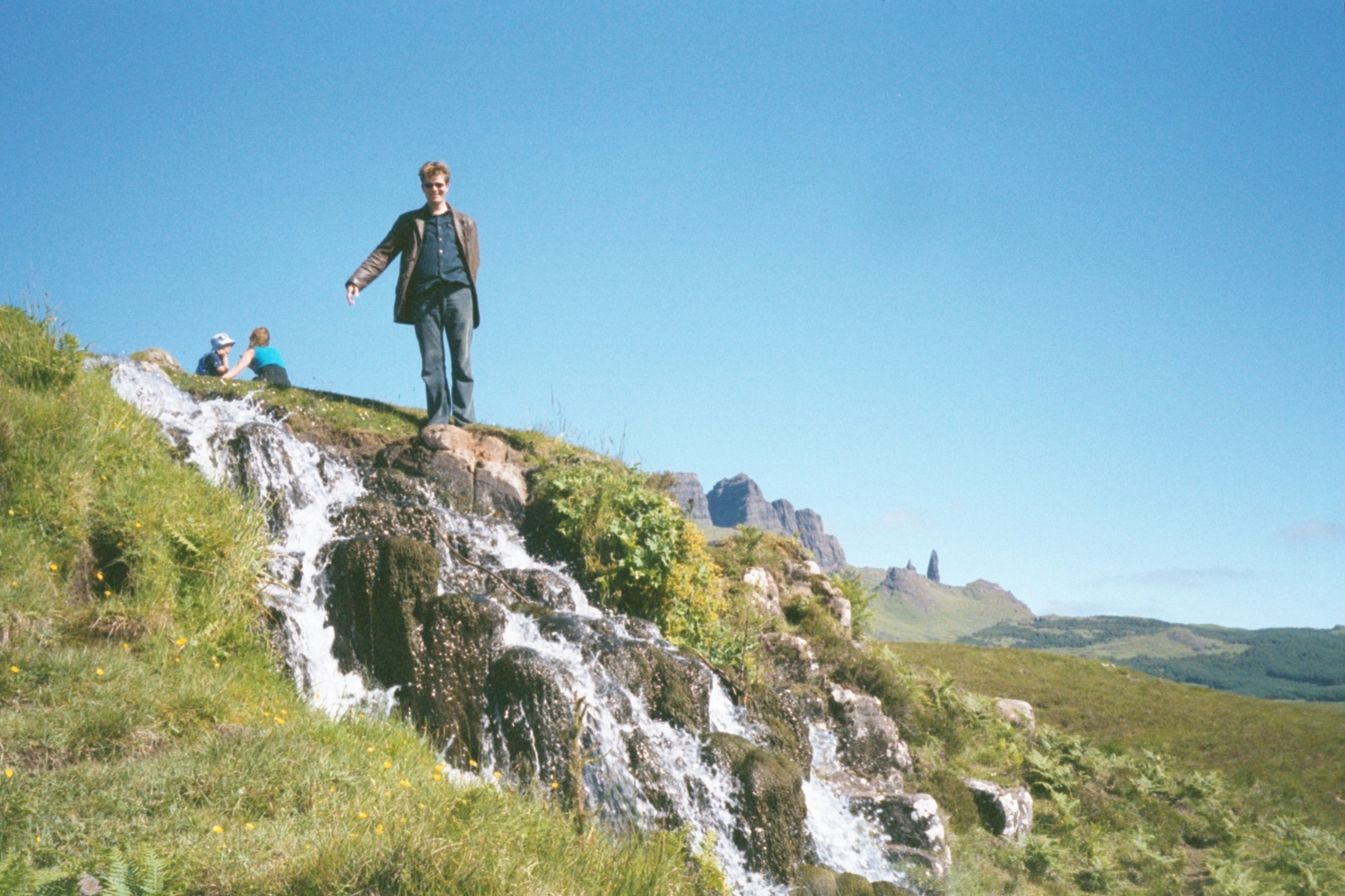 Reto at a waterfall on the Isle of Skye