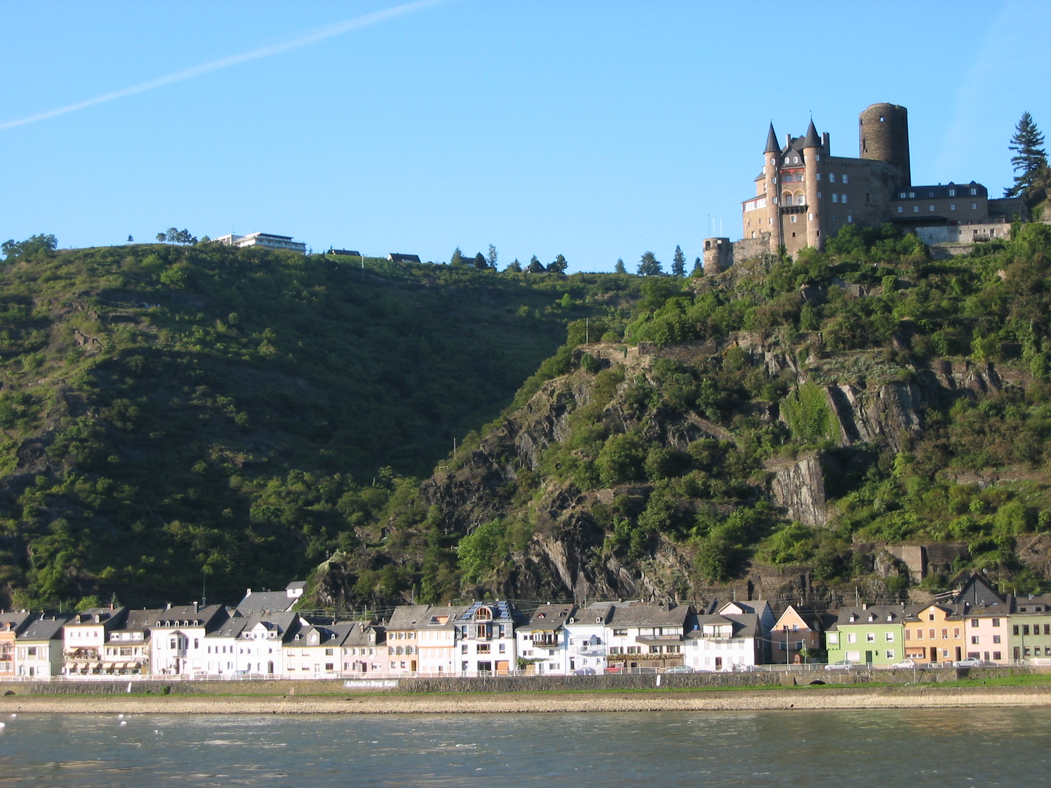 Another castle over a Rhine river city, such a treasure