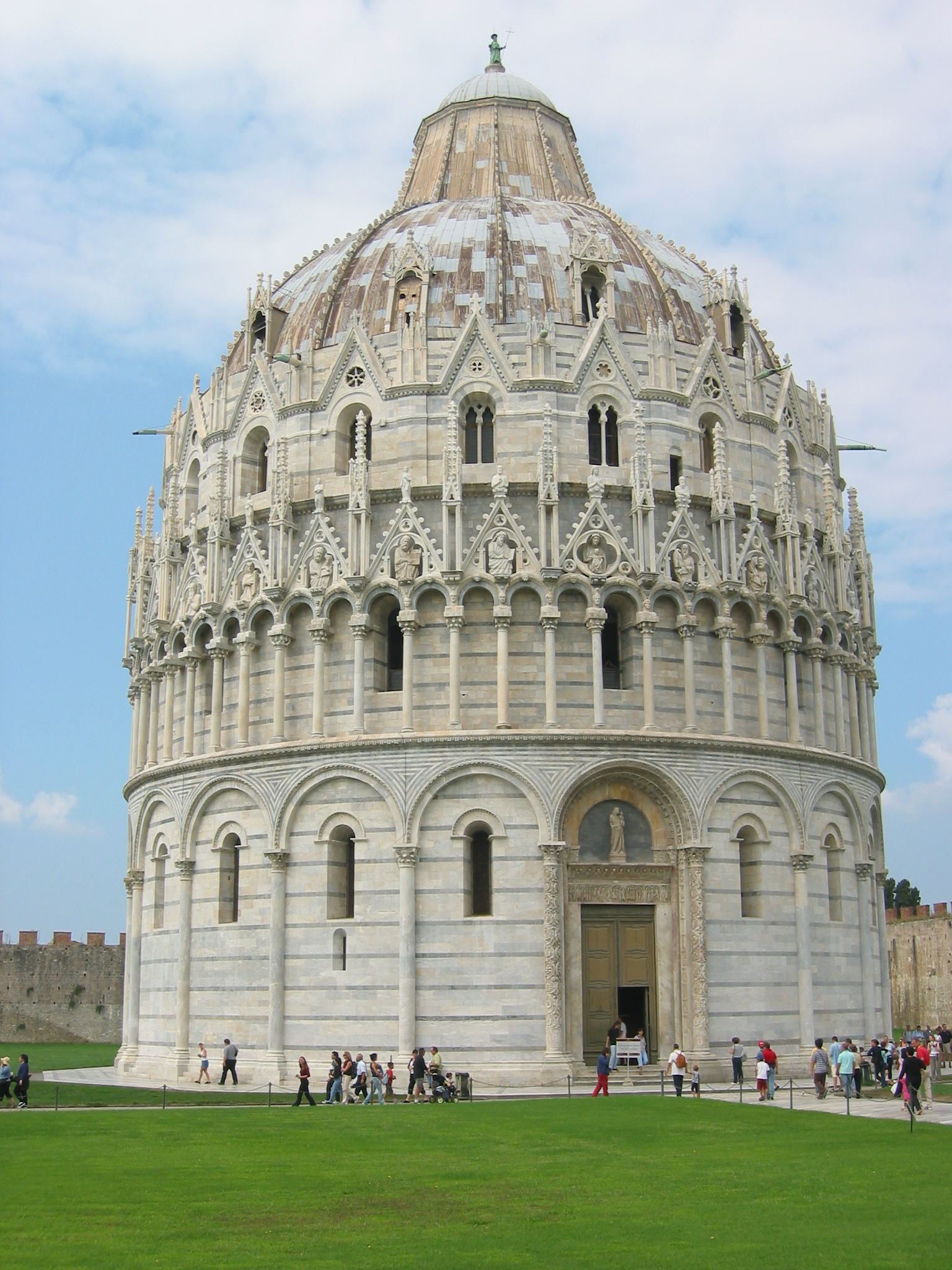 Baptismal building or something something in Pisa. 