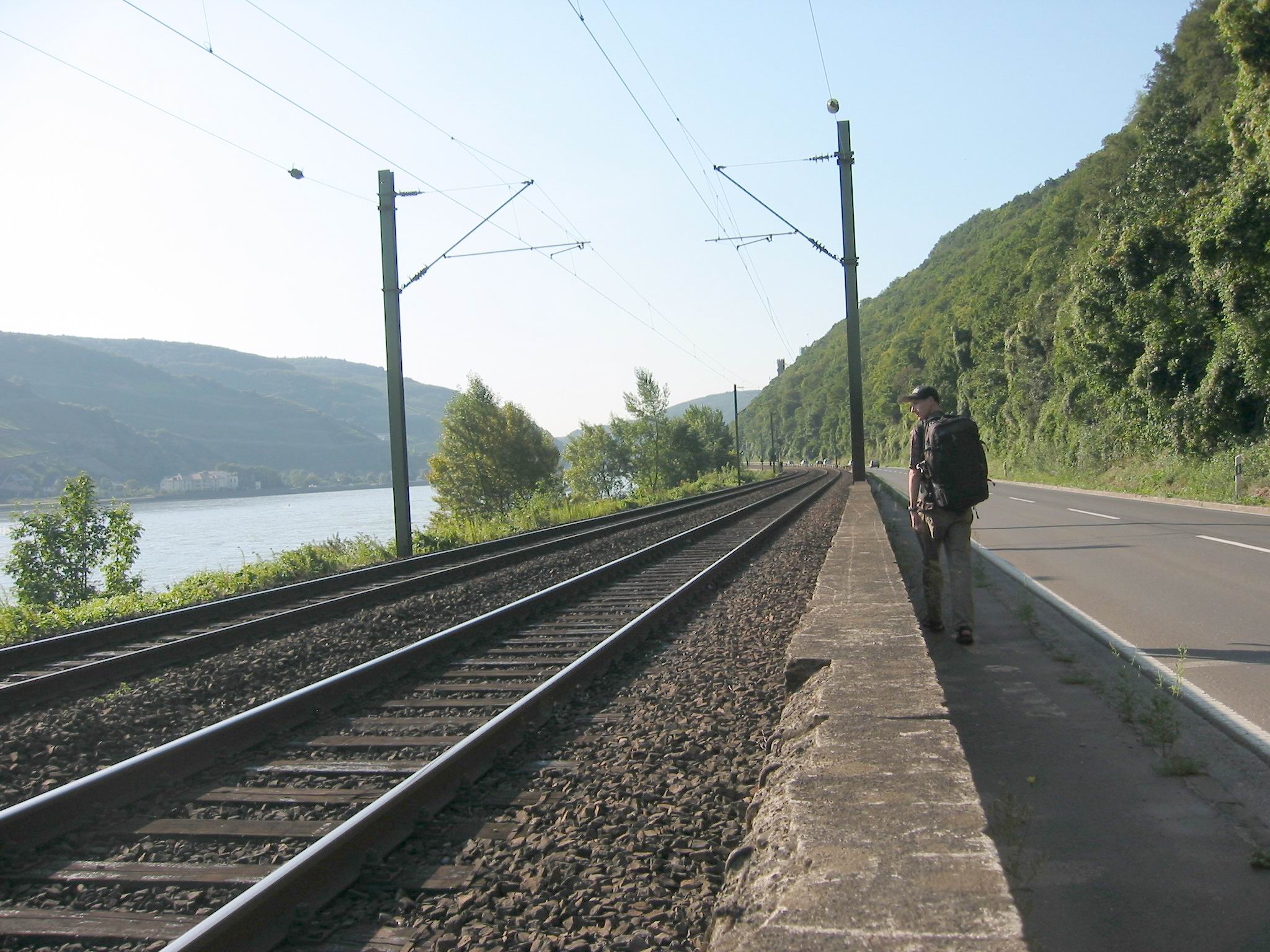 I hike a long distance from the train station to Burg Rheinstein